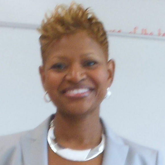 Meet your Posher, Lorna - Picture 2 of 2